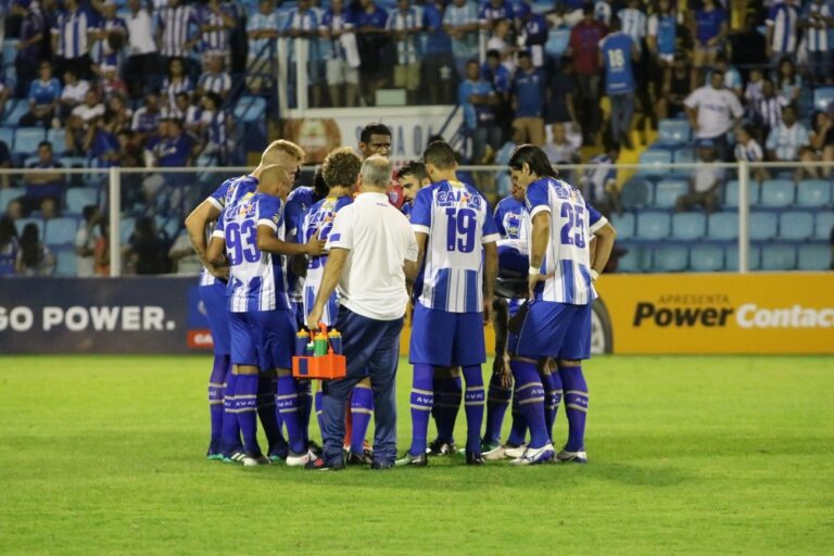 Avaí promove reformulação na equipe após começo caótico na Série B